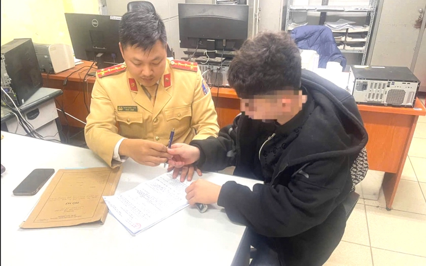 Che biển số xe - một thanh niên bị tố giác, bị phạt tiền và trừ 6 điểm trên giấy phép lái xe - Ảnh 2.