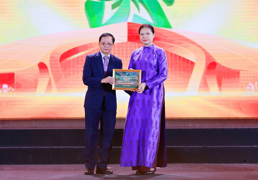 HDBank chung tay cùng Chính phủ hỗ trợ đồng bào vùng bão lũ- Ảnh 2. HDBank chung tay cùng Chính phủ hỗ trợ đồng bào vùng bão lũ- Ảnh 2.