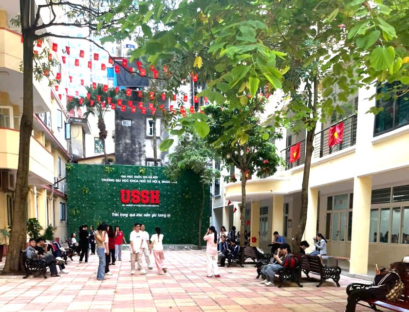 Trường Đại học Khoa học Xã hội và Nhân văn Hà Nội bỏ xét tuyển tổ hợp D66, mở mới 2 ngành - Ảnh 1.