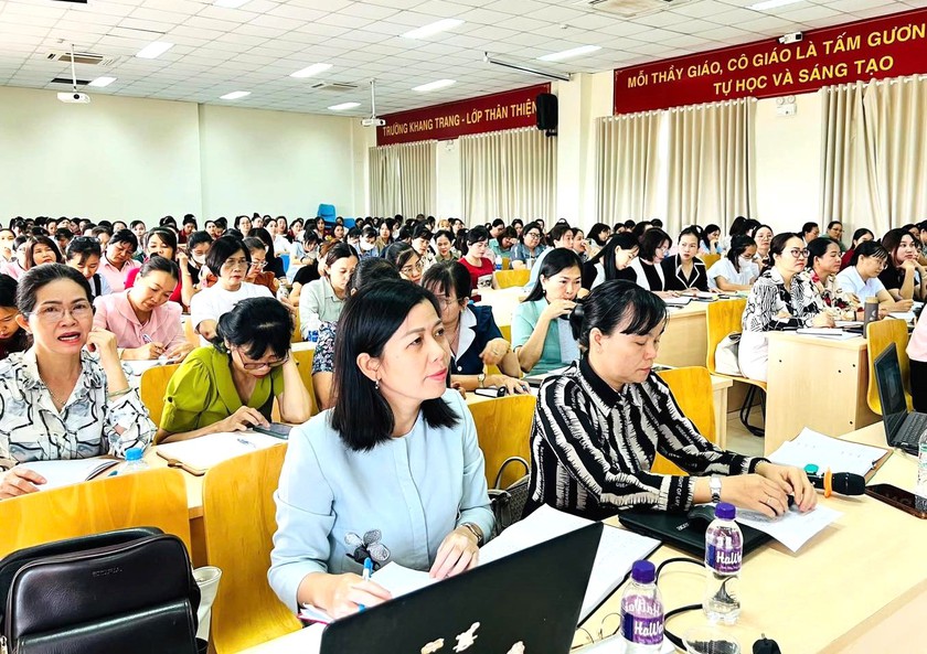 Xét thăng hạng chức danh nghề nghiệp không yêu cầu giáo viên phải có chứng chỉ ngoại ngữ, tin học - Ảnh 1.