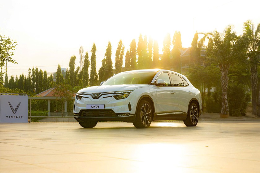 Người dùng VinFast VF 8: Cảm giác như lái “siêu xe”, với chi phí chưa tới 1 tỷ đồng- Ảnh 1. Người dùng VinFast VF 8: Cảm giác như lái “siêu xe”, với chi phí chưa tới 1 tỷ đồng- Ảnh 1.
