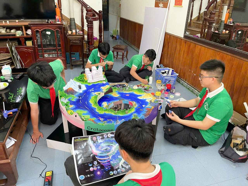 Nam sinh lớp 10 sở hữu "tấm vé" công dân toàn cầu - Ảnh 2.