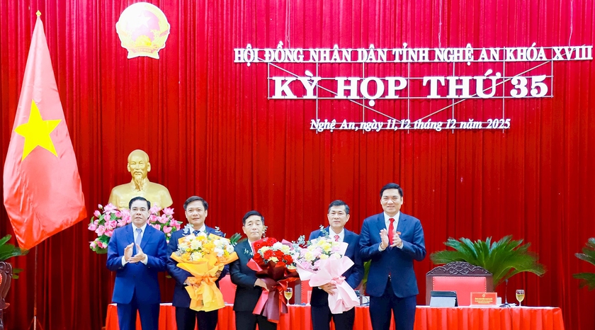 Ông Thái Văn Thành được bầu giữ chức vụ Phó Chủ tịch UBND tỉnh Nghệ An - Ảnh 3.