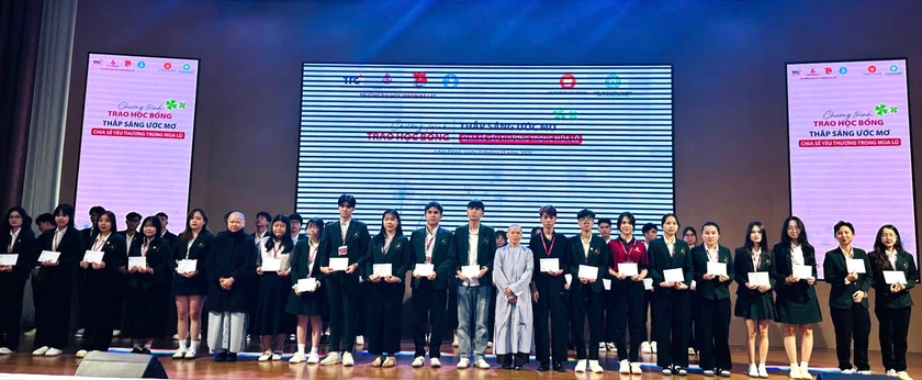 Thắp sáng ước mơ, chia sẻ yêu thương với sinh viên các trường đại học, cao đẳng Lâm Đồng - Ảnh 3.