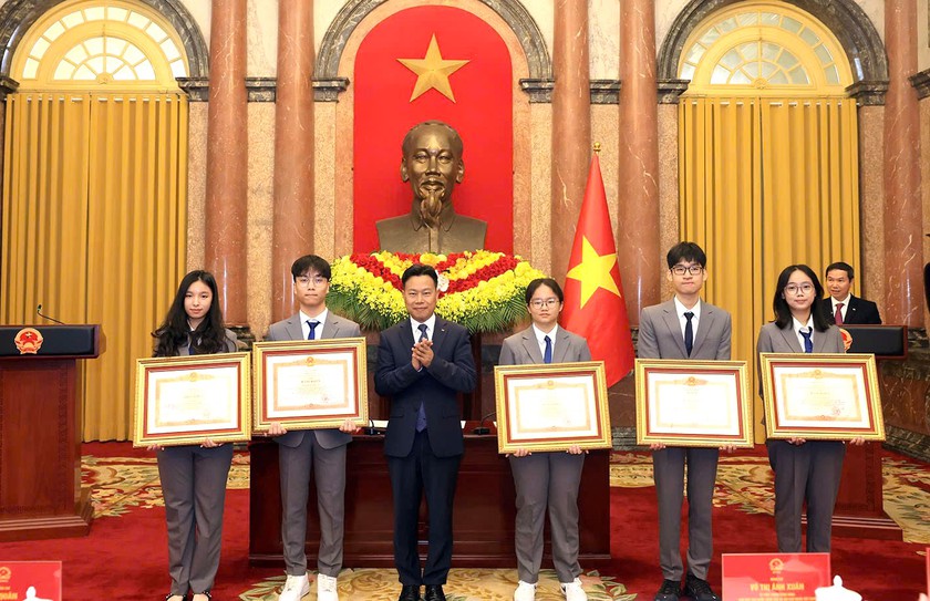 19 học sinh đoạt giải Olympic và Khoa học kỹ thuật quốc tế năm 2025 vinh dự nhận Huân chương Lao động - Ảnh 3.