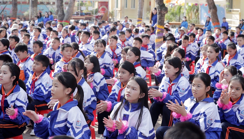 Chủ tịch Nghệ An chỉ đạo "nóng" thi viết tự luận tuyển viên chức giáo viên - Ảnh 2.