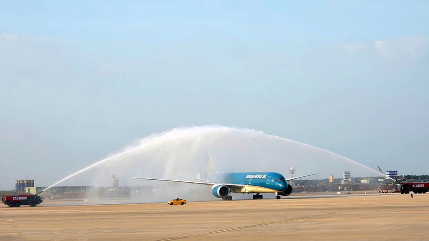 Nghi thức chào đón chuyến bay bằng vòi rồng có ý nghĩa gì?- Ảnh 4. Nghi thức chào đón chuyến bay bằng vòi rồng có ý nghĩa gì?- Ảnh 4.