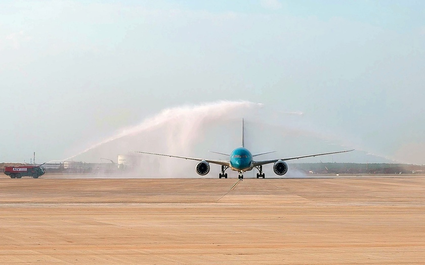 Nghi thức chào đón chuyến bay bằng vòi rồng có ý nghĩa gì?- Ảnh 3. Nghi thức chào đón chuyến bay bằng vòi rồng có ý nghĩa gì?- Ảnh 3.