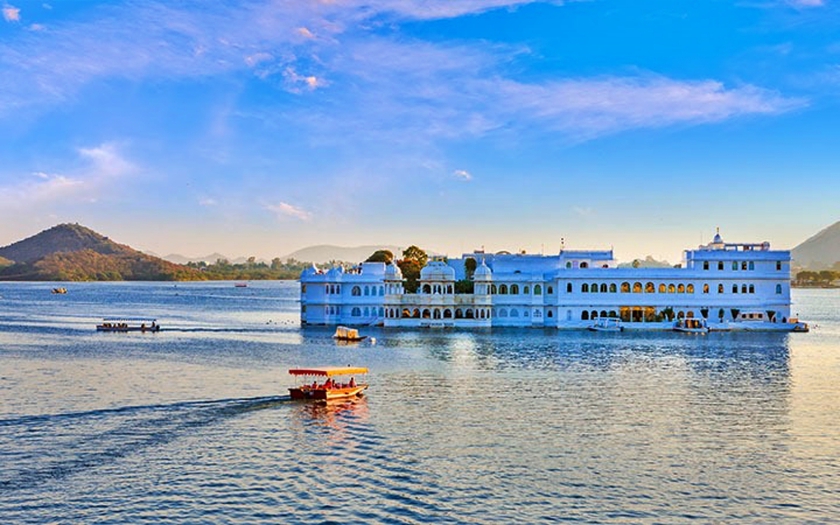 S&ocirc;i động du lịch phim trường m&ugrave;a lễ hội gi&aacute;ng sinh 2025 - Ảnh 6.