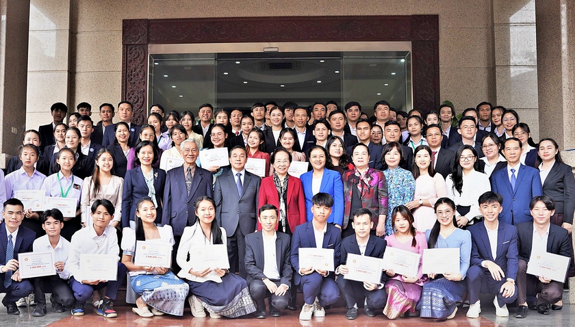 Thí điểm giảng dạy tiếng Lào trong các trường học tại Việt Nam - Ảnh 1.