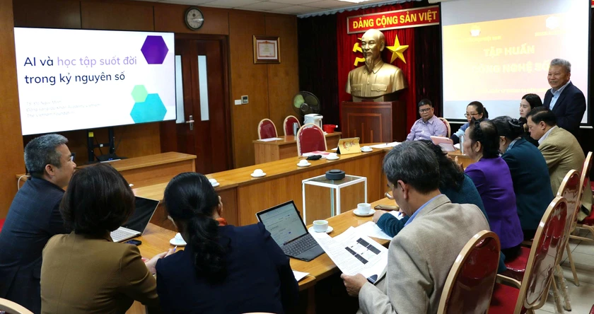 Trung ương Hội khuyến học Việt Nam mở lớp tập huấn AI trong gi&aacute;o dục v&agrave; lớp học mở khuyến học số - Ảnh 2.