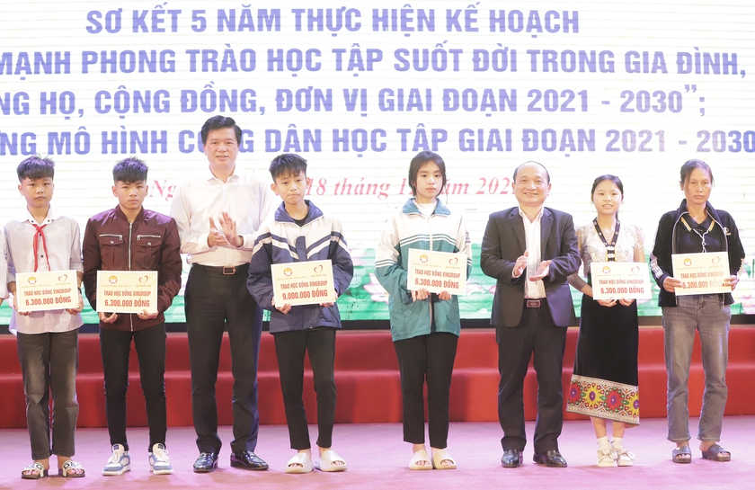 Nghệ An sơ kết 5 năm thực hiện đề án xây dựng xã hội học tập - Ảnh 11.