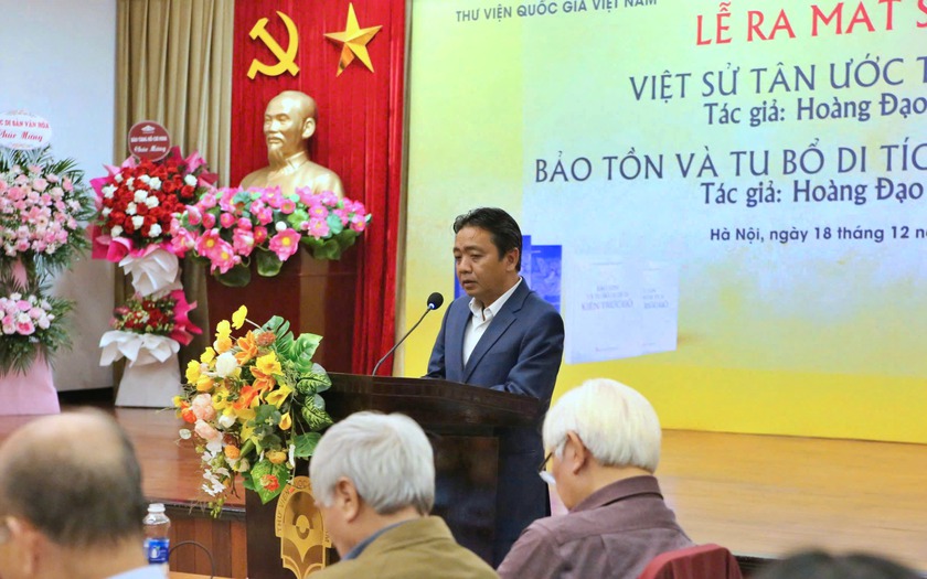 Ra mắt 2 cuốn sách "Việt sử tân ước toàn biên" và "Bảo tồn tu bổ di tích kiến trúc gỗ" - Ảnh 2.