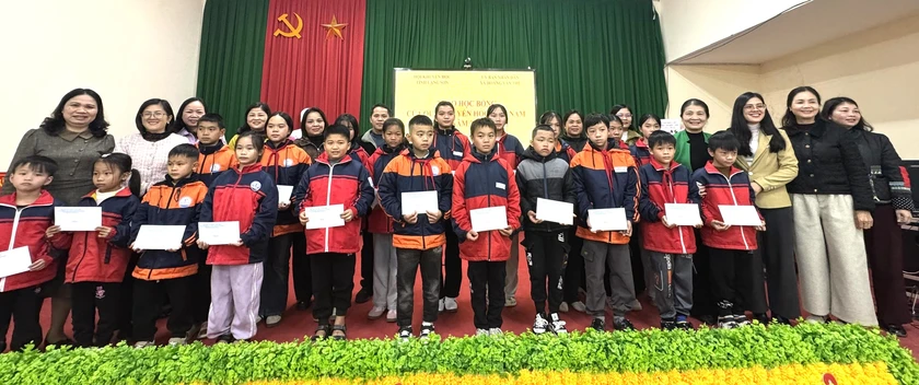 Trao học bổng Quỹ Khuyến học Việt Nam tặng 50 em học sinh Lạng Sơn - Ảnh 3.