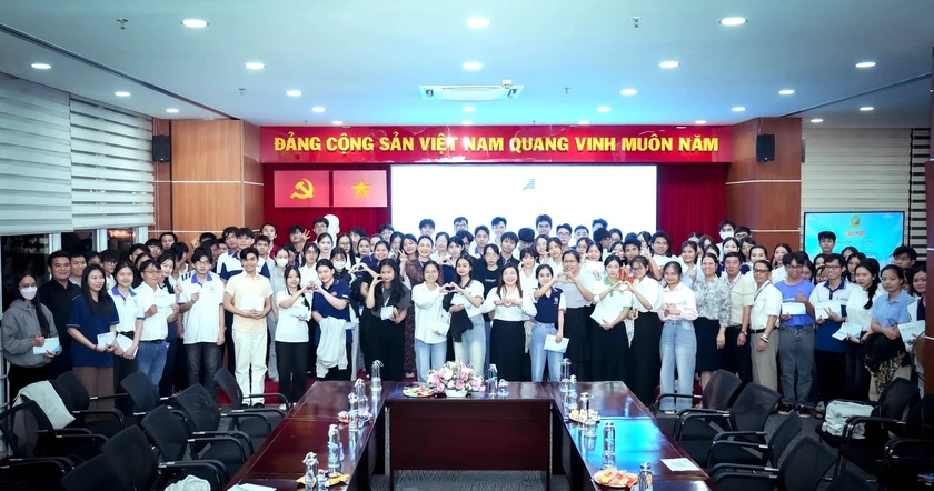 K&yacute; t&uacute;c x&aacute; đại học hỗ trợ tiền, suất ăn, chỗ ở cho sinh vi&ecirc;n v&ugrave;ng b&atilde;o lũ - Ảnh 3.
