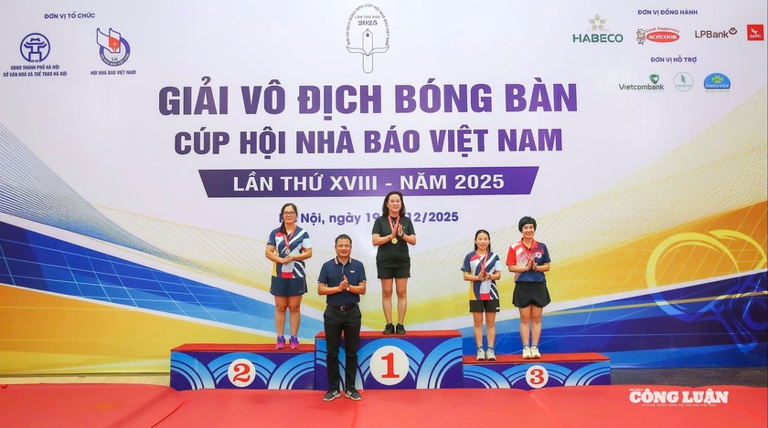 Giải v&ocirc; địch b&oacute;ng b&agrave;n C&uacute;p Hội Nh&agrave; b&aacute;o Việt Nam 2025: Ng&agrave;y hội gi&agrave;u t&iacute;nh kết nối của c&aacute;c nh&agrave; b&aacute;o - Ảnh 4.
