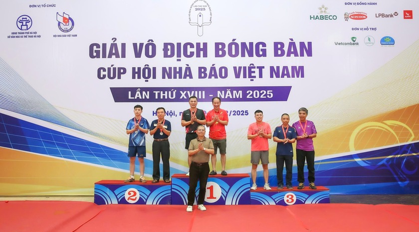 Giải v&ocirc; địch b&oacute;ng b&agrave;n C&uacute;p Hội Nh&agrave; b&aacute;o Việt Nam 2025: Ng&agrave;y hội gi&agrave;u t&iacute;nh kết nối của c&aacute;c nh&agrave; b&aacute;o - Ảnh 2.