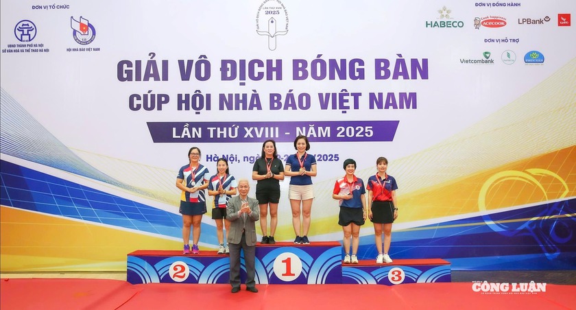 Giải v&ocirc; địch b&oacute;ng b&agrave;n C&uacute;p Hội Nh&agrave; b&aacute;o Việt Nam 2025: Ng&agrave;y hội gi&agrave;u t&iacute;nh kết nối của c&aacute;c nh&agrave; b&aacute;o - Ảnh 10.