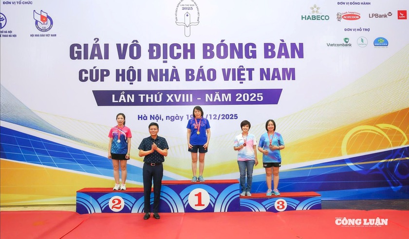 Giải v&ocirc; địch b&oacute;ng b&agrave;n C&uacute;p Hội Nh&agrave; b&aacute;o Việt Nam 2025: Ng&agrave;y hội gi&agrave;u t&iacute;nh kết nối của c&aacute;c nh&agrave; b&aacute;o - Ảnh 9.