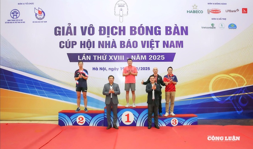 Giải v&ocirc; địch b&oacute;ng b&agrave;n C&uacute;p Hội Nh&agrave; b&aacute;o Việt Nam 2025: Ng&agrave;y hội gi&agrave;u t&iacute;nh kết nối của c&aacute;c nh&agrave; b&aacute;o - Ảnh 8.