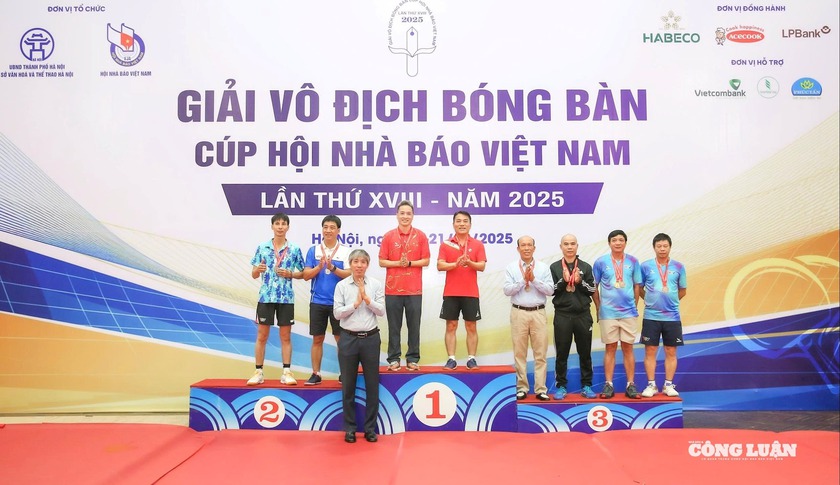Giải v&ocirc; địch b&oacute;ng b&agrave;n C&uacute;p Hội Nh&agrave; b&aacute;o Việt Nam 2025: Ng&agrave;y hội gi&agrave;u t&iacute;nh kết nối của c&aacute;c nh&agrave; b&aacute;o - Ảnh 17.