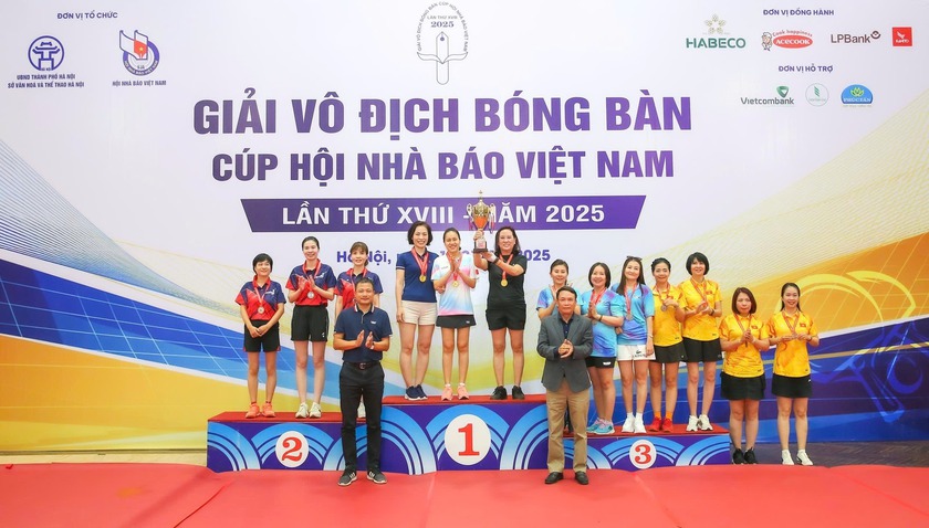 Giải v&ocirc; địch b&oacute;ng b&agrave;n C&uacute;p Hội Nh&agrave; b&aacute;o Việt Nam 2025: Ng&agrave;y hội gi&agrave;u t&iacute;nh kết nối của c&aacute;c nh&agrave; b&aacute;o - Ảnh 12.