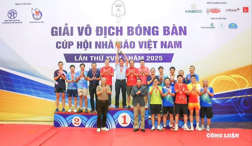 Giải v&ocirc; địch b&oacute;ng b&agrave;n C&uacute;p Hội Nh&agrave; b&aacute;o Việt Nam 2025: Ng&agrave;y hội gi&agrave;u t&iacute;nh kết nối của c&aacute;c nh&agrave; b&aacute;o - Ảnh 7.
