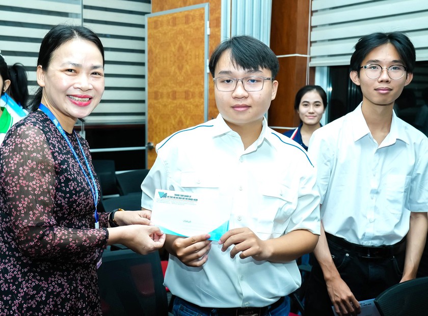 K&yacute; t&uacute;c x&aacute; đại học hỗ trợ tiền, suất ăn, chỗ ở cho sinh vi&ecirc;n v&ugrave;ng b&atilde;o lũ - Ảnh 1.