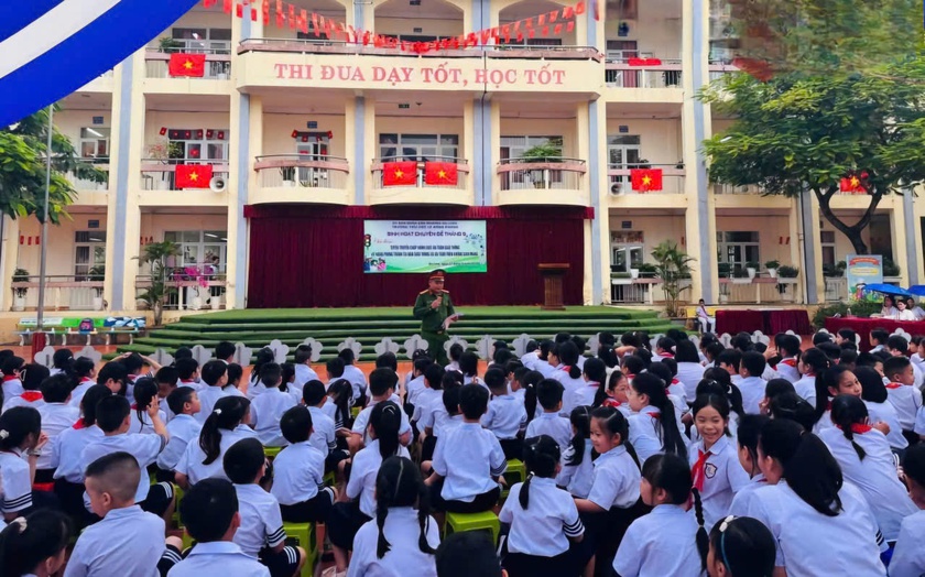 N&acirc;ng cao nhận thức về an to&agrave;n giao th&ocirc;ng để x&acirc;y dựng học đường an to&agrave;n - Ảnh 1.
