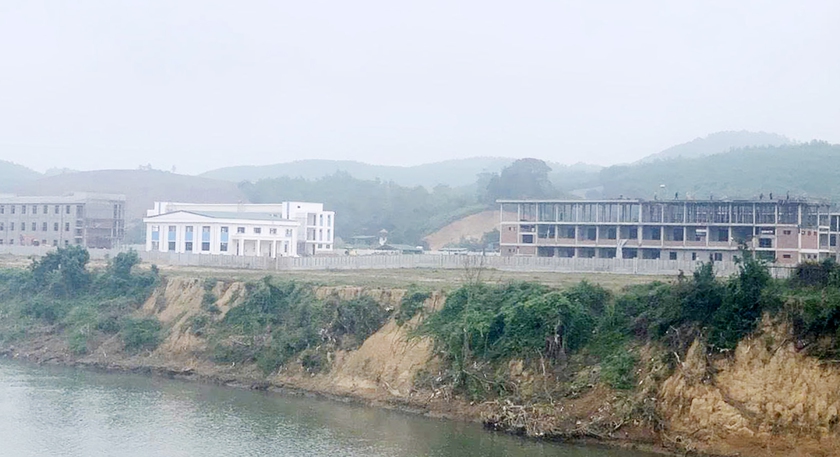 Sắp b&agrave;n giao đưa v&agrave;o sử dụng Trường Phổ th&ocirc;ng D&acirc;n tộc nội tr&uacute; Con Cu&ocirc;ng - Ảnh 1.