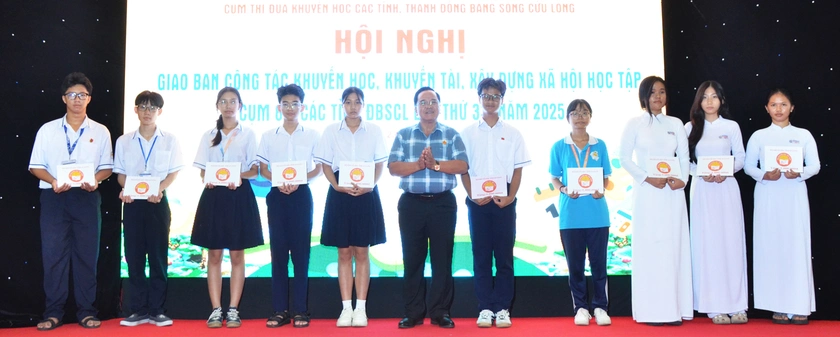 Cụm 8 giao ban c&ocirc;ng t&aacute;c khuyến học, khuyến t&agrave;i, x&acirc;y dựng x&atilde; hội học tập năm 2025 - Ảnh 2.