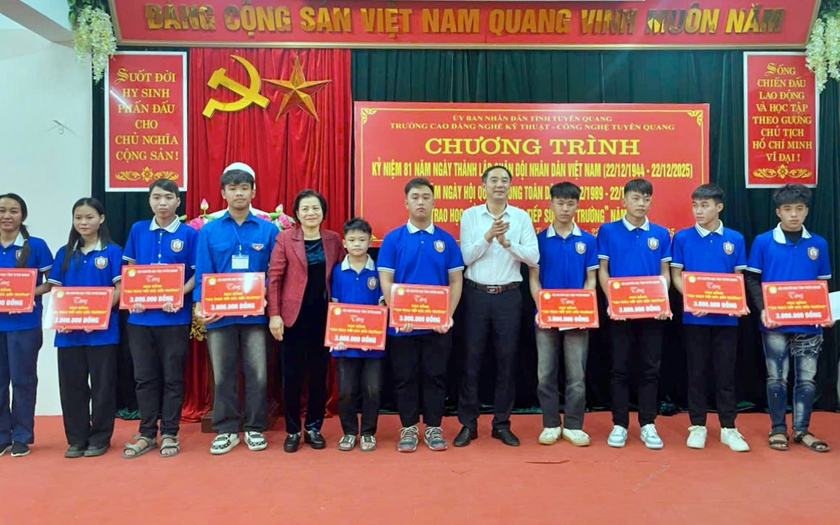 "T&acirc;n Tr&agrave;o tiếp sức đến trường": Điểm tựa cho học sinh, sinh vi&ecirc;n ngh&egrave;o vượt kh&oacute; tại Tuy&ecirc;n Quang - Ảnh 1.