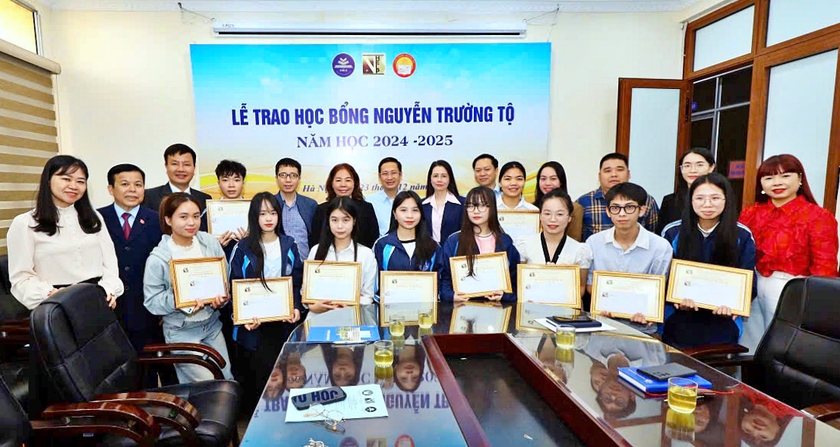 Quỹ Khuyến học Việt Nam c&ugrave;ng nh&agrave; t&agrave;i trợ trao học bổng Nguyễn Trường Tộ - Ảnh 7.