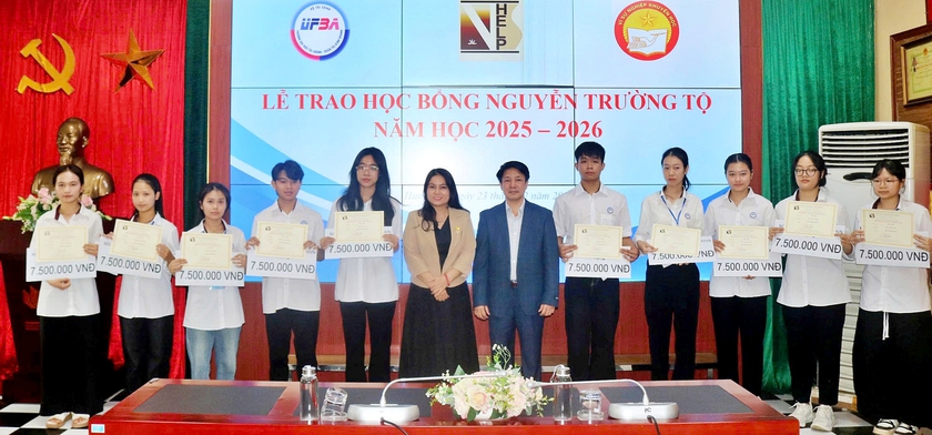 Quỹ Khuyến học Việt Nam c&ugrave;ng nh&agrave; t&agrave;i trợ trao học bổng Nguyễn Trường Tộ - Ảnh 14.