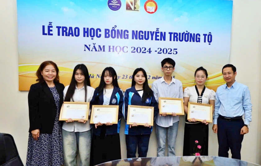Quỹ Khuyến học Việt Nam c&ugrave;ng nh&agrave; t&agrave;i trợ trao học bổng Nguyễn Trường Tộ - Ảnh 6.