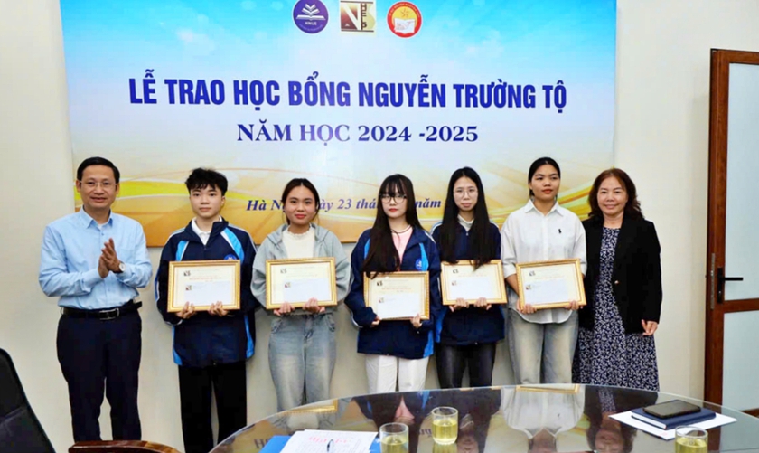 Quỹ Khuyến học Việt Nam c&ugrave;ng nh&agrave; t&agrave;i trợ trao học bổng Nguyễn Trường Tộ - Ảnh 5.
