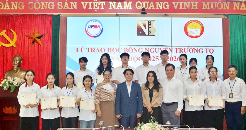 Quỹ Khuyến học Việt Nam c&ugrave;ng nh&agrave; t&agrave;i trợ trao học bổng Nguyễn Trường Tộ - Ảnh 13.