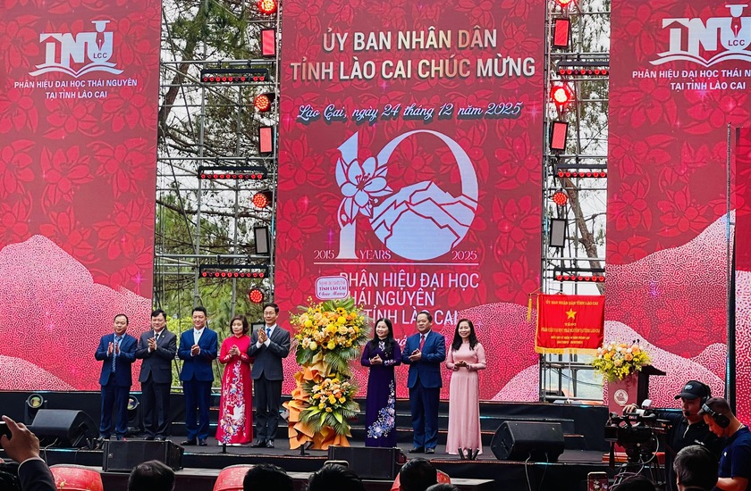 Ph&acirc;n hiệu Đại học Th&aacute;i Nguy&ecirc;n tại L&agrave;o Cai - 10 năm lan tỏa tri thức nơi miền bi&ecirc;n viễn - Ảnh 6.