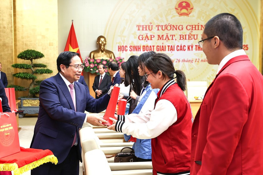 Thủ tướng y&ecirc;u cầu khẩn trương x&acirc;y dựng Đề &aacute;n ph&aacute;t hiện v&agrave; bồi dưỡng nh&acirc;n t&agrave;i trẻ Việt Nam - Ảnh 1.