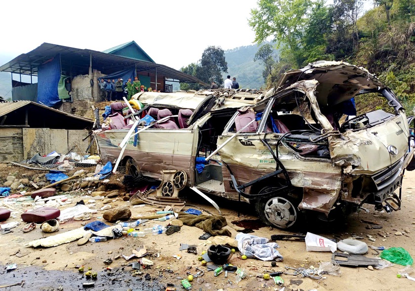 L&agrave;o Cai khẩn trương khắc phục vụ lật xe kh&aacute;ch, l&agrave;m 9 người tử vong  - Ảnh 1.