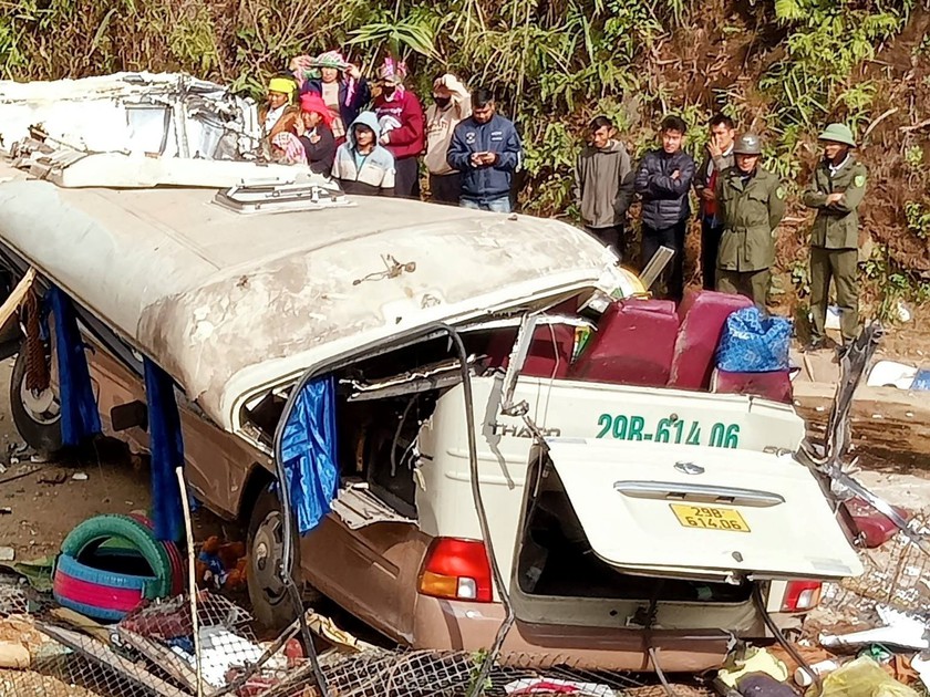 L&agrave;o Cai khẩn trương khắc phục vụ lật xe kh&aacute;ch, l&agrave;m 9 người tử vong  - Ảnh 4.