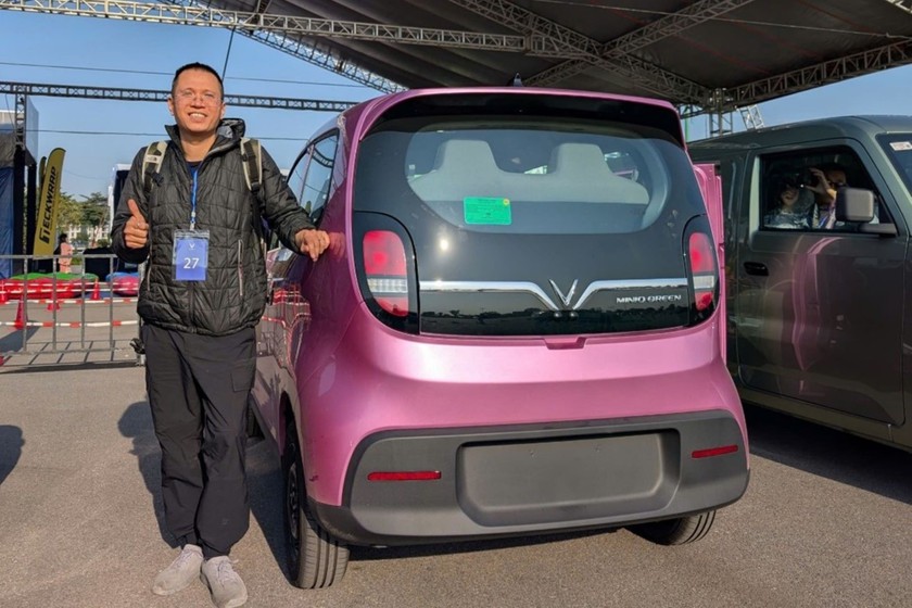 L&aacute;i thử VinFast Minio Green tại Vietnam Mobility Show 2025, nhiều kh&aacute;ch muốn &ldquo;chốt&rdquo; mua xe ngay- Ảnh 2.