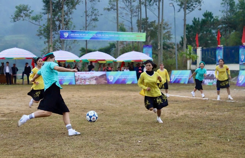 Khai mạc Giải Bóng đá nữ các dân tộc thiểu số Quảng Ninh mở rộng 2025 - Ảnh 3.