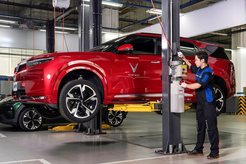 Mang xe đi sửa tưởng mất cả chục triệu đồng, chủ xe điện VinFast bất ngờ nhận h&oacute;a đơn&hellip; 0 đồng - Ảnh 1.