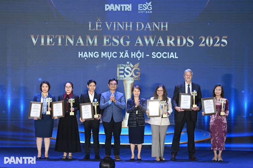 SeABank ghi dấu ấn trách nhiệm xã hội tại Vietnam ESG Awards và Tin Dùng Việt Nam 2025 - Ảnh 1.