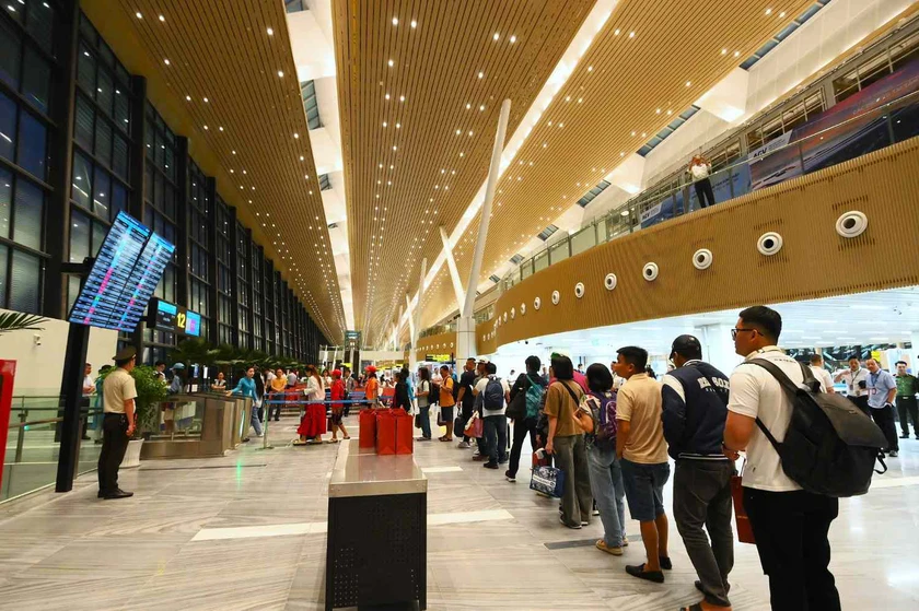 Lượng kh&aacute;ch tăng cao, những lưu &yacute; khi l&agrave;m thủ tục bay tại T&acirc;n Sơn Nhất - Ảnh 1.