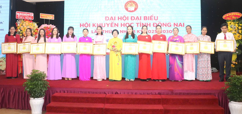 Hội Khuyến học tỉnh Đồng Nai khẳng định bản lĩnh, vai tr&ograve; tổ chức x&atilde; hội c&oacute; tr&aacute;ch nhiệm ch&iacute;nh trị cao - Ảnh 5.
