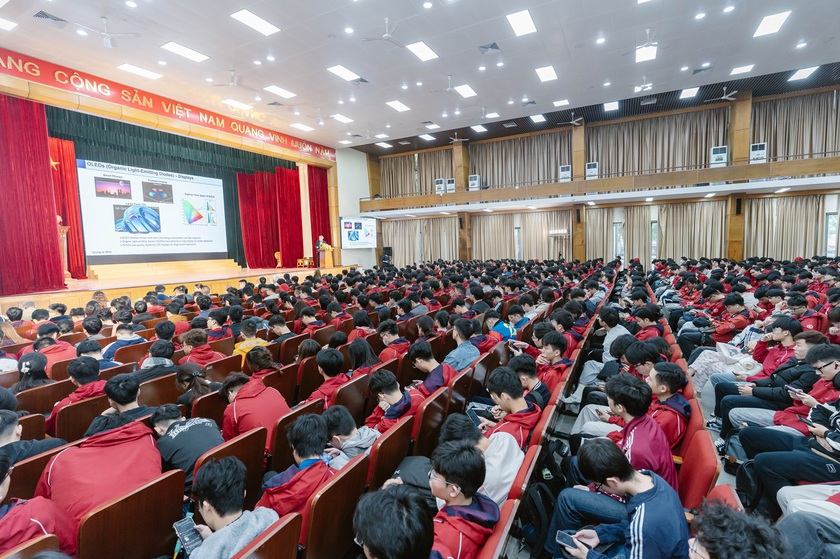 Sinh viên Việt và “cuộc hẹn” đặc biệt với những trí tuệ kiệt xuất thế giới tại VinFuture 2025- Ảnh 1. Sinh viên Việt và “cuộc hẹn” đặc biệt với những trí tuệ kiệt xuất thế giới tại VinFuture 2025- Ảnh 1.