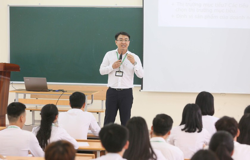 Đại học Quốc gia Thành phố Hồ Chí Minh tiếp nhận hồ sơ ứng tuyển giáo sư thỉnh giảng từ tháng 3/2025 - Ảnh 1.