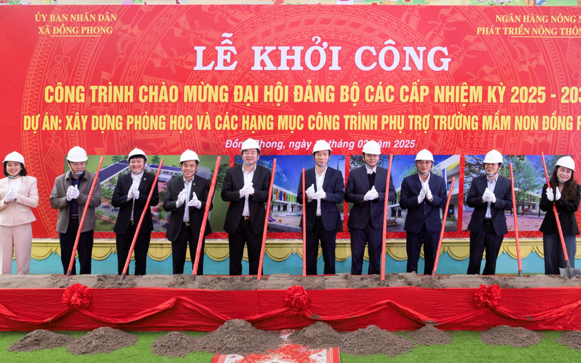 Các đại biểu tại lễ khởi công xây dựng trường mầm non xã Đồng Phong huyện Nho Quan, tỉnh Ninh Bình. Ảnh: AGR